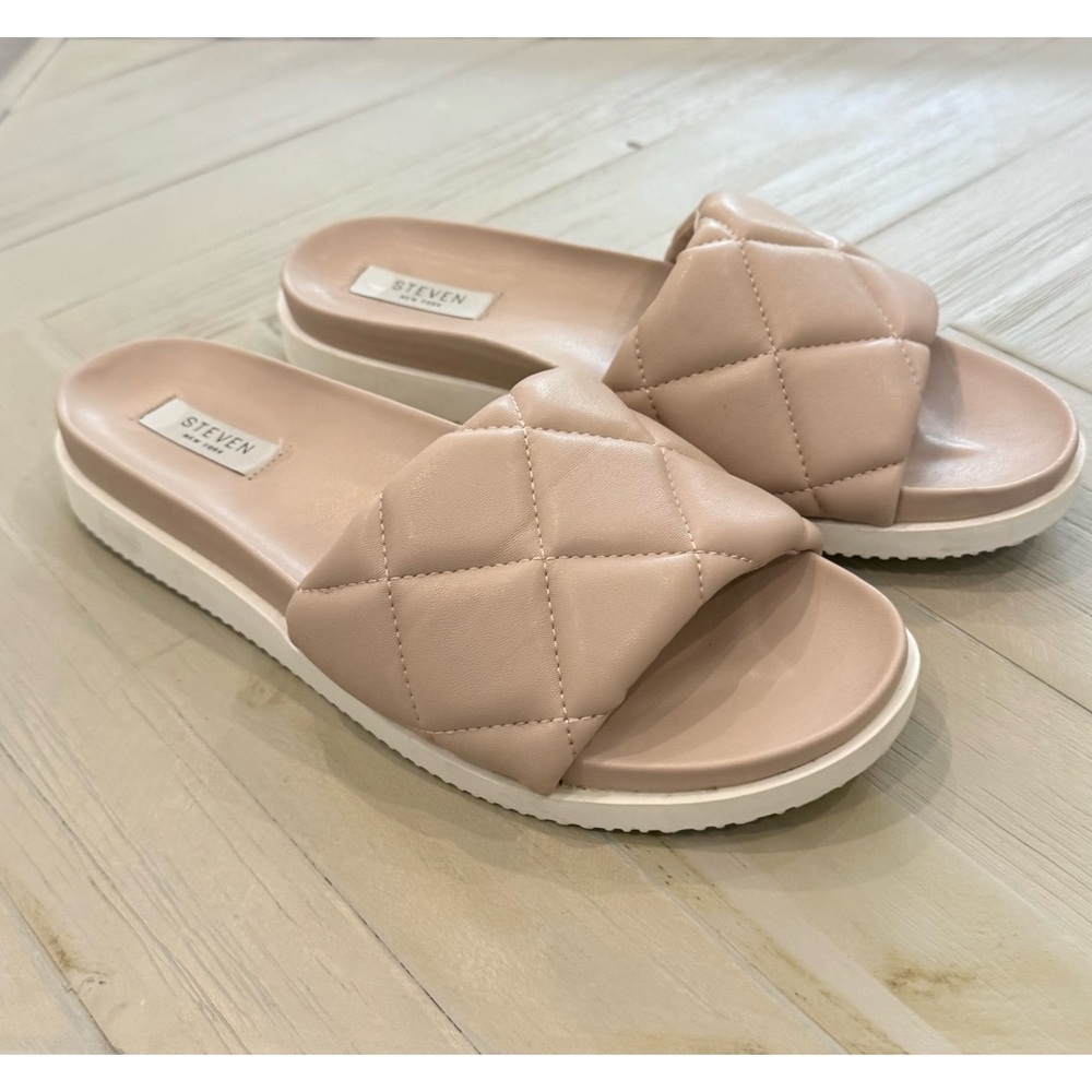 Steve Madden Nude Flip flop Sandal. Size 10